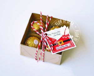 Lembrança de Natal e Ano Novo - Caixa com 4 Ferrero Rocher e tag personalizada