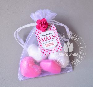 Brindes e lembranças para o dia das Mães -Sache 2 Mini Sabonetes Coração e tag personalizada