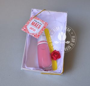 Brindes e lembranças para o dia das Mães - Kit Esmalte na caixa com tag personalizada