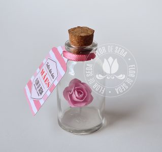 Brindes e lembranças para o dia das Mães - Mini vidro com rosa e tag personalizada