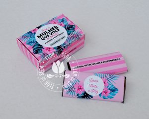Lembrança dia Internacional da Mulher-Caixa com 2 chocolates e cinta Personalizada