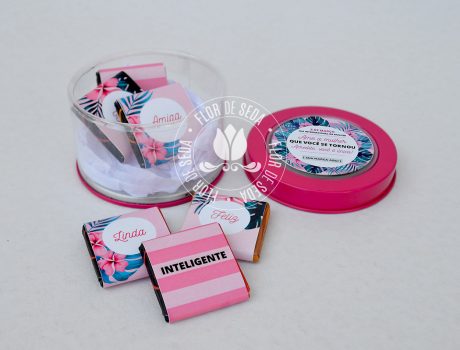 Lembrança dia Internacional da Mulher-Lata com 6 tabletes de chocolate com cinta Personalizada