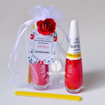 Lembrança dia Internacional da Mulher-Kit com esmalte e minilixa no saquinho de organza e tag personalizada com logotipo do cliente