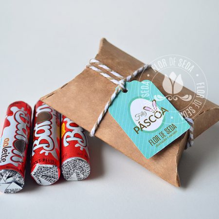 Lembranças para Páscoa-Mini embalagem Kraft envelope com chocolate Baton com tag personalizada