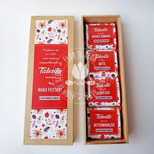 Lembrança de Natal e Ano Novo - Caixas especiais com chocolates personalizados