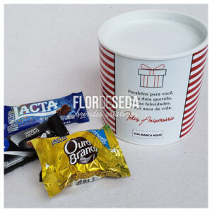 Aniversário Funcionário Lata Tubo Personalizada com Chocolates Variados.