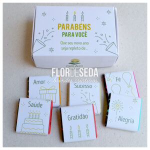 Aniversário Funcionário Caixa Personalizada com Tabletes de Chocolate.